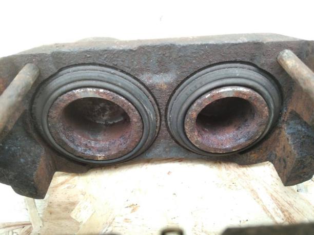 Суппорт Toyota Land Cruiser 100 передний правый 47730-60080