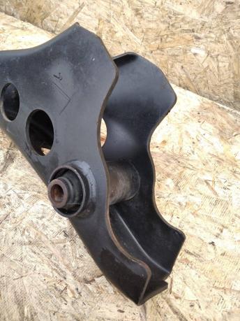 Траверс торсионов Toyota Land Cruiser 100 LX470 48680-60010