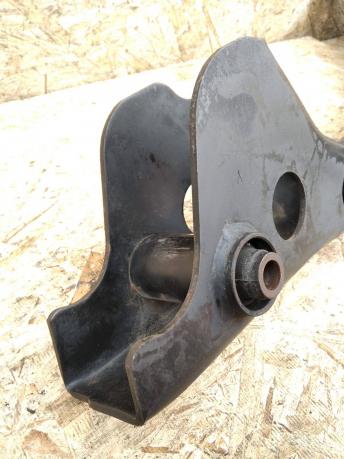 Траверс торсионов Toyota Land Cruiser 100 LX470 48680-60010