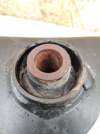 Траверс торсионов Toyota Land Cruiser 100 LX470 48680-60010