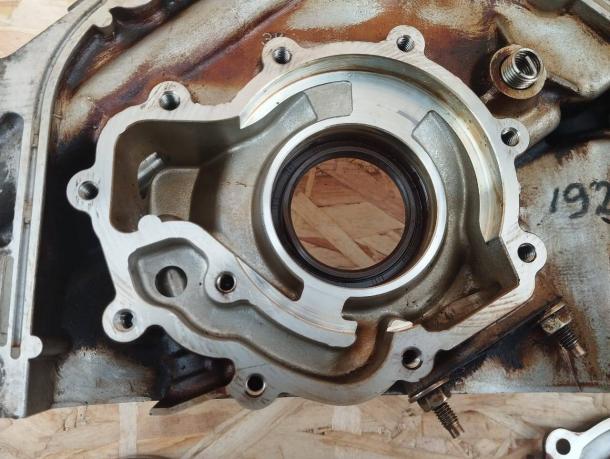 Насос масляный Toyota Land Cruiser 100 2UZFE 15100-50050