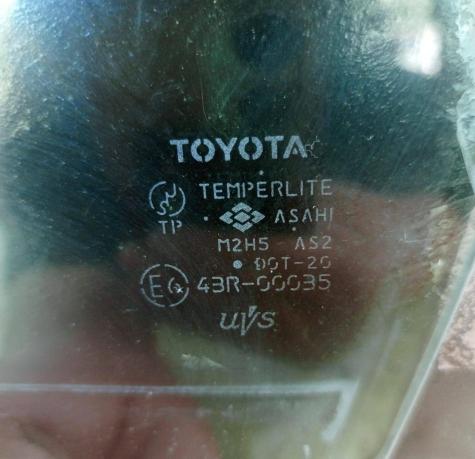 Стекло двери Toyota Camry V40 передний к-т 68101-33130