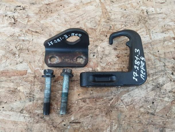 Крюк буксировочный Toyota Land Cruiser 100 перед 51961-60220