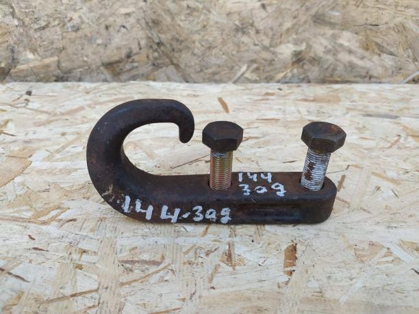 Крюк буксировочный Toyota Land Cruiser 100 зад 51965-60031