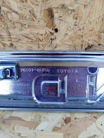 Молдинг крышки багажника Toyota Land Cruiser 200 76801-60121