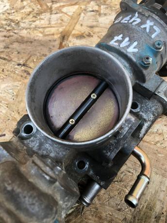 Заслонка дроссельная Toyota Land Cruiser 100 2UZ 22030-50140