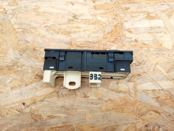 Кнопка режима езды Toyota Land Cruiser 200 89299-60050