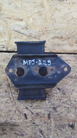 Опора АКПП Mitsubishi Pajero Sport K9  MR353128