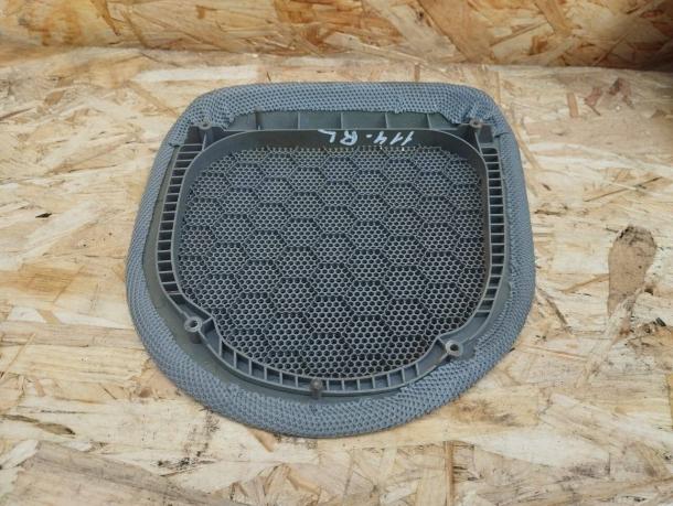 Накладка динамика Toyota Land Cruiser 100 зад. лев 67072-60010-B0