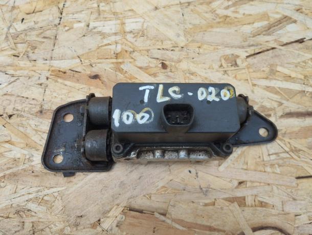 Блок клапанов гидроподвески Lexus LX470  48940-60010