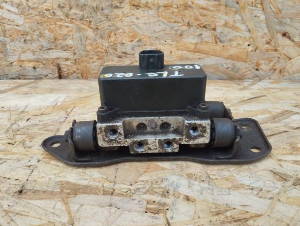 Блок клапанов гидроподвески Lexus LX470  48940-60010