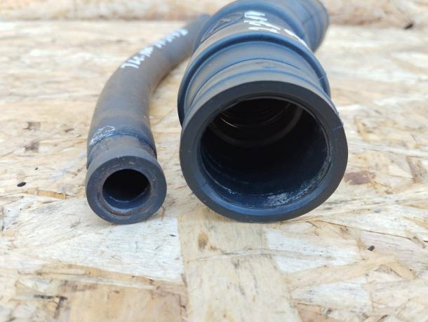 Патрубок бензобака Toyota Land Cruiser 100 77213-60110