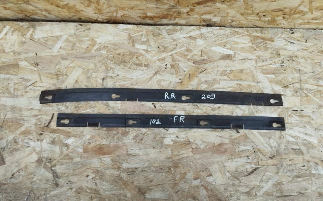 Кронштейн накладки порога Lexus LX470 правый к-т 75850-60010