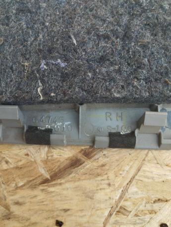 Крышка обшивки багажника Toyota 4Runner 215 правая 64745-35010-B0