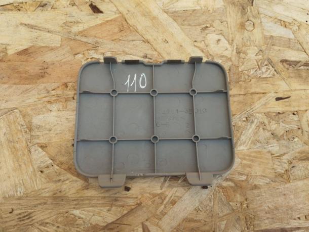 Крышка обшивки 5-й двери Toyota 4Runner 215 64791-35010-B0