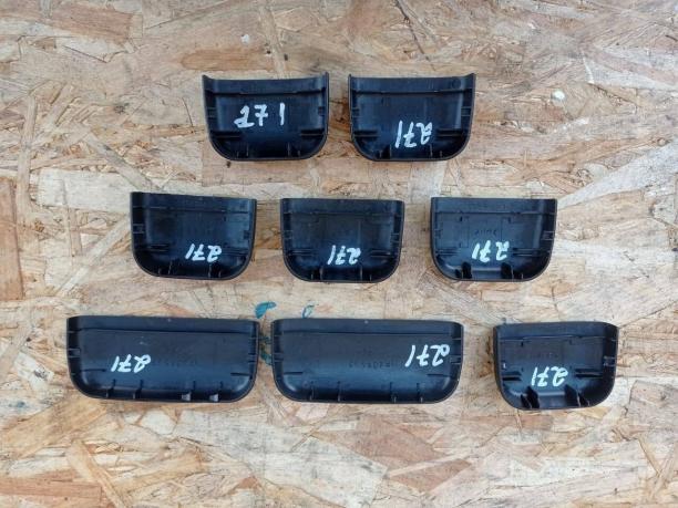 Заглушка сиденья Mitsubishi Pajero 4 Black MR655442