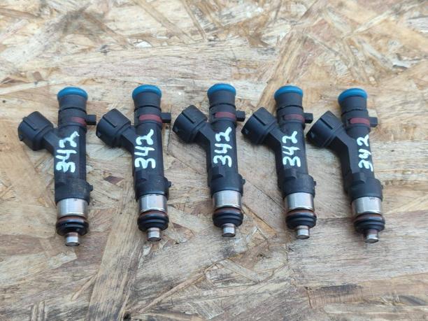 Форсунка топливная Mitsubishi Pajero 4 6G75 1465A069