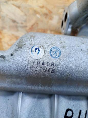Коллектор впускной Mitsubishi Pajero 4 6G75 верх 1542A081