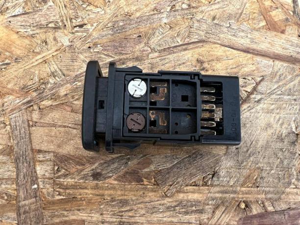 Кнопка отопителя PWR HEAT Toyota Hilux Pick-Up 87290-0K010