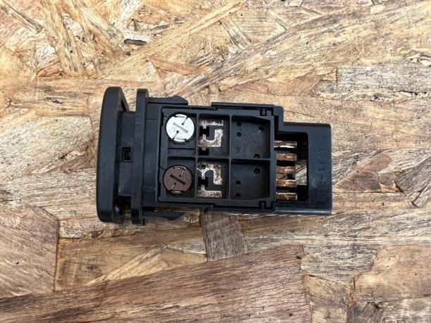 Кнопка обогрева заднего стекла Toyota Hilux 84790-0K010