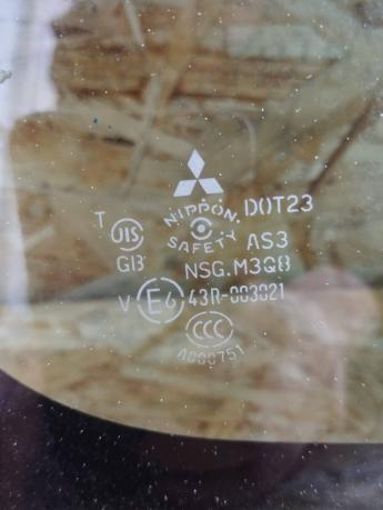 Стекло кузовное Mitsubishi Pajero 4 правое 6121A216
