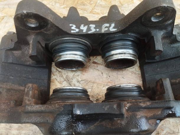 Суппорт Mitsubishi Pajero 4 комплект 4605A459