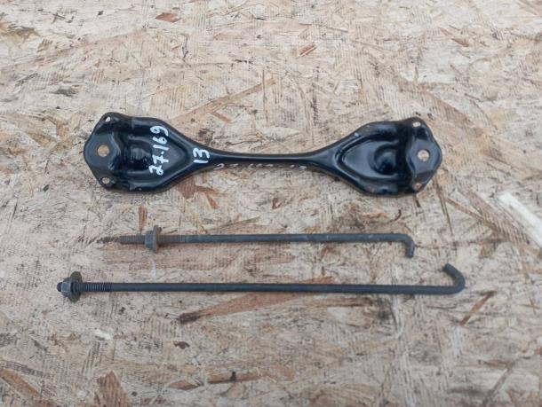 Крепление АКБ Toyota Land Cruiser Prado 120 74481-26020