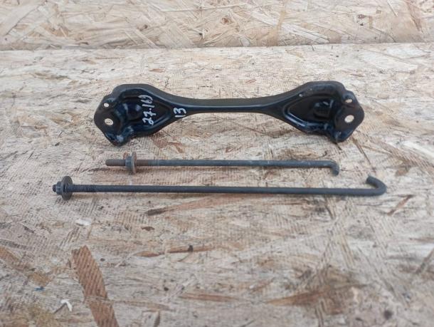 Крепление АКБ Toyota Land Cruiser Prado 120 74481-26020