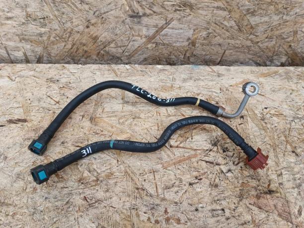 Шланг топливный Toyota Land Cruiser 200 2UZ-FE 23271-50200