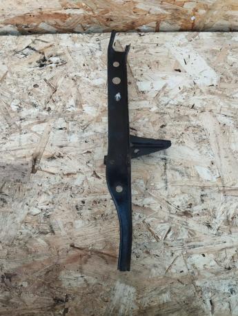 Кронштейн замка капота Toyota Prado 120  53209-60070