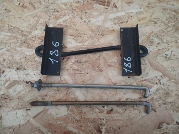 Крепление аккумулятора Mitsuishi Pajero 4   MB415378