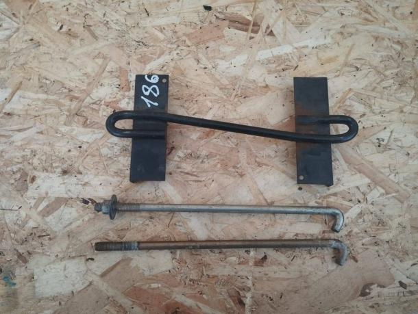 Крепление аккумулятора Mitsuishi Pajero 4   MB415378