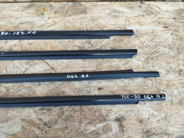 Бархотка стекла Toyota Land Cruiser Prado 90 наруж 75722-60030