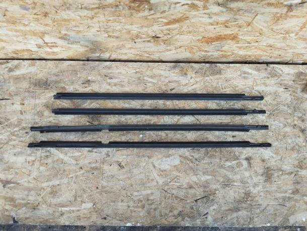 Бархотка стекла Toyota Land Cruiser Prado 90 наруж 75722-60030