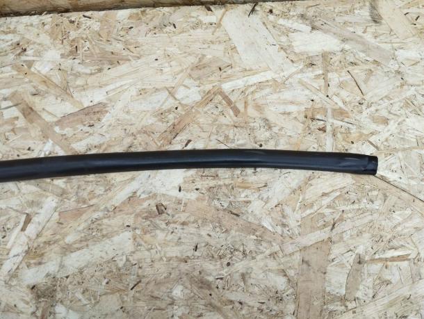 Уплотнитель капота Toyota Land Cruiser 100 жабо 53383-60030