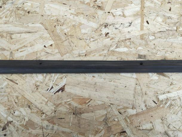 Уплотнитель капота Toyota Land Cruiser 100 жабо 53383-60030