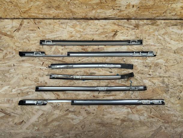 Молдинг крыши Mitsubishi Pajero 4 3-дверка MR492465