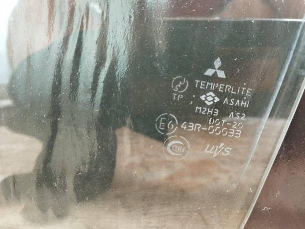 Стекло двери Mitsubishi Pajero 4 перед к-т ASAHI MR436995