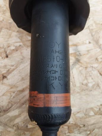 Амортизатор Toyota Land Cruiser Prado 120 перед 48510-69195