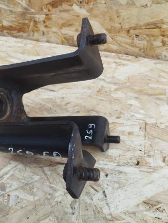 Кронштейн амортизатора Nissan Patrol Y61 перед 2шт 56116-VB000