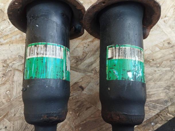 Амортизатор передний Toyota Land Cruiser 200 48510-69395