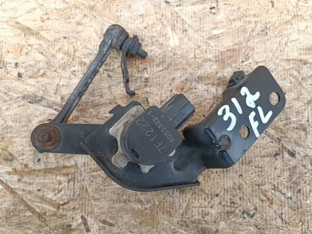 Датчик уровня кузова Mitsubishi Pajero 4 перед 8651A064