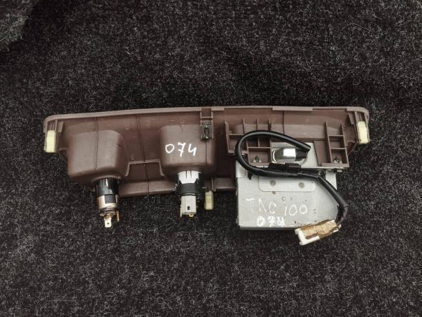 Пепельница передняя Toyota Land Cruiser 100 OAK 55413-60070-E0