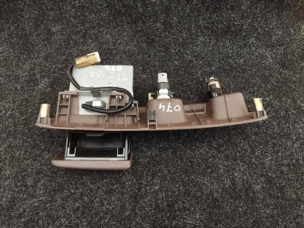 Пепельница передняя Toyota Land Cruiser 100 OAK 55413-60070-E0