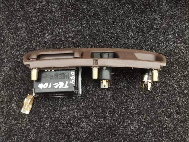 Пепельница передняя Toyota Land Cruiser 100 OAK 55413-60070-E0