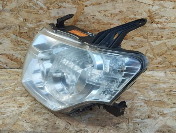 Фара Mitsubishi Pajero 4 левая ксенон рестайлинг 8301C147