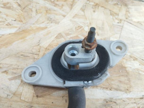 Трубка кондиционера Toyota Land Cruiser 200 перед. 88717-6B100