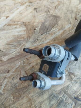 Трубка кондиционера Toyota Land Cruiser 200 перед. 88717-6B100