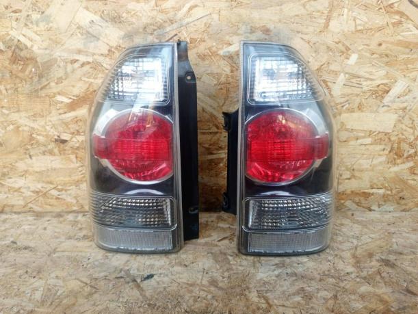 Фонарь Mitsubishi Pajero 4 3-дверный задн к-т 8330A569