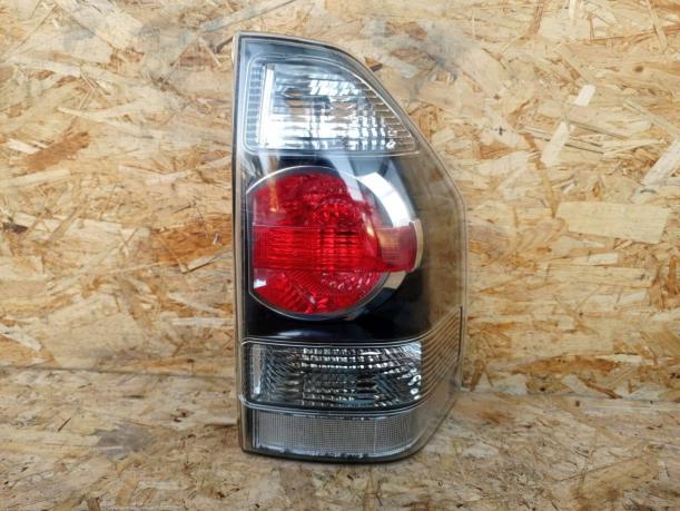 Фонарь Mitsubishi Pajero 4 3-дверный задн к-т 8330A569